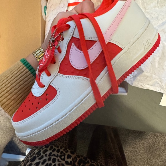 Nike Air Force 1 Valentines Edition - Picture 2 of 6